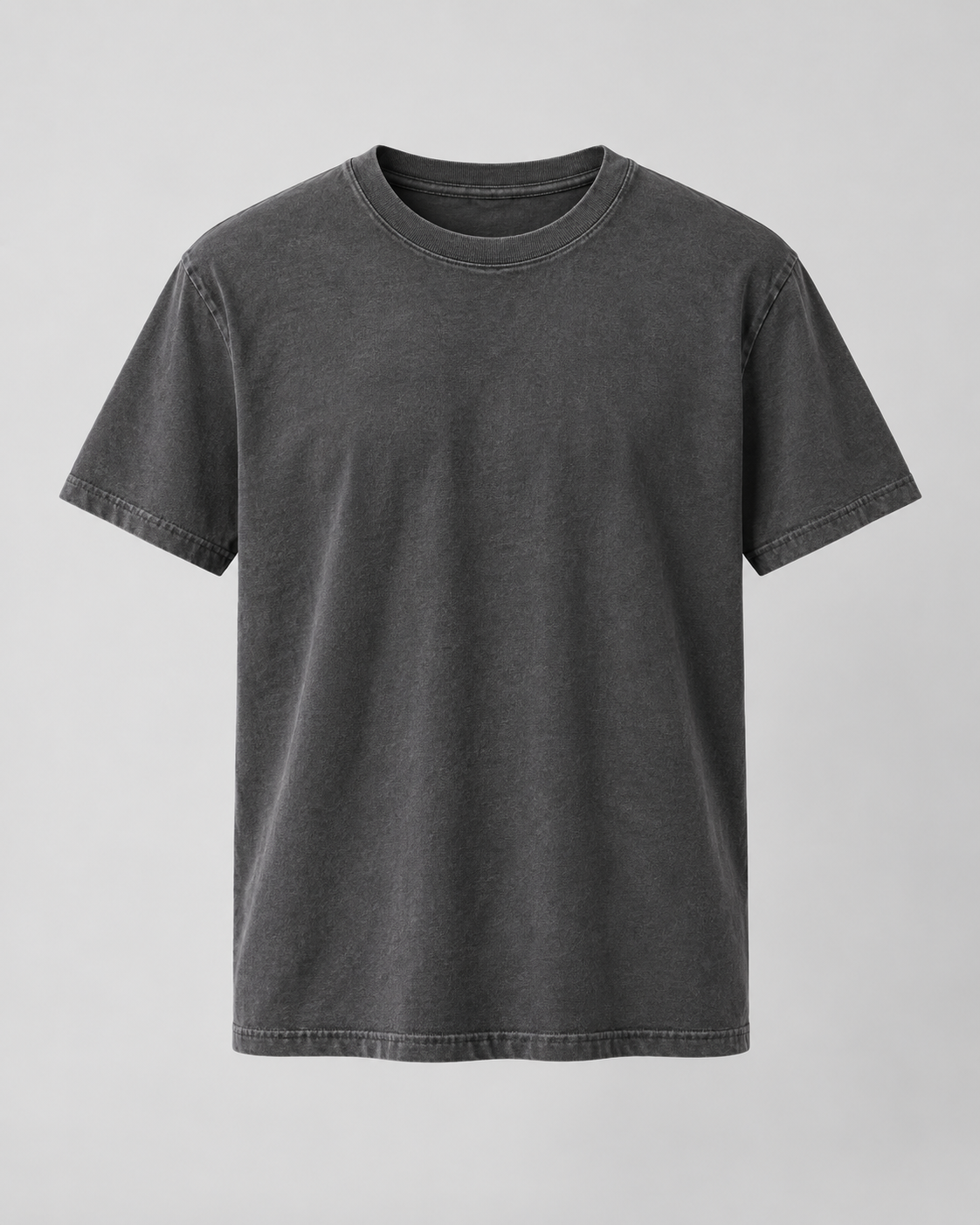 Imagen de muestra de camiseta gris de manga corta y cuello redondo, sin botones